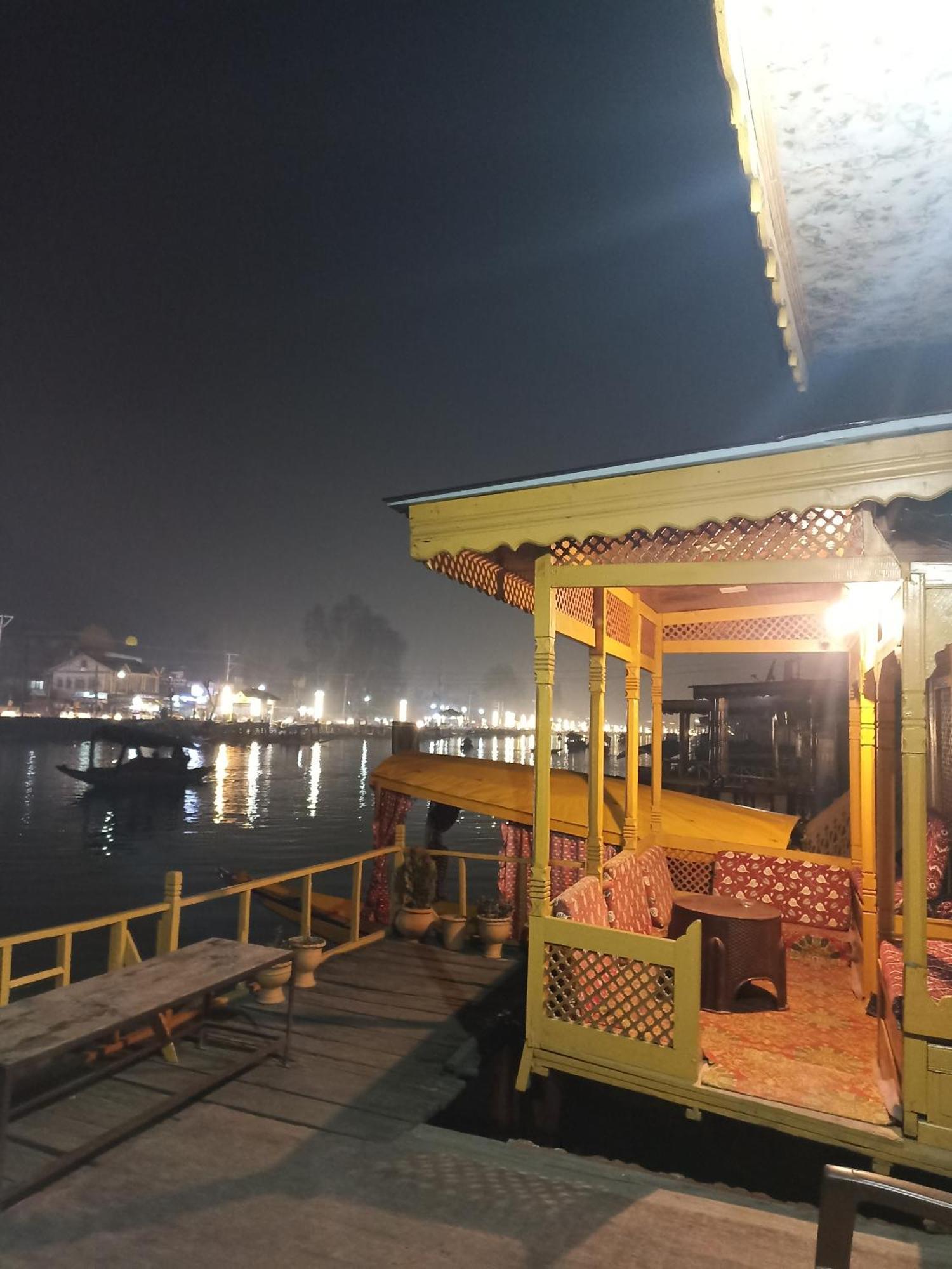 Hotel Hb Nancy Group Of Houseboats Srīnagar Esterno foto